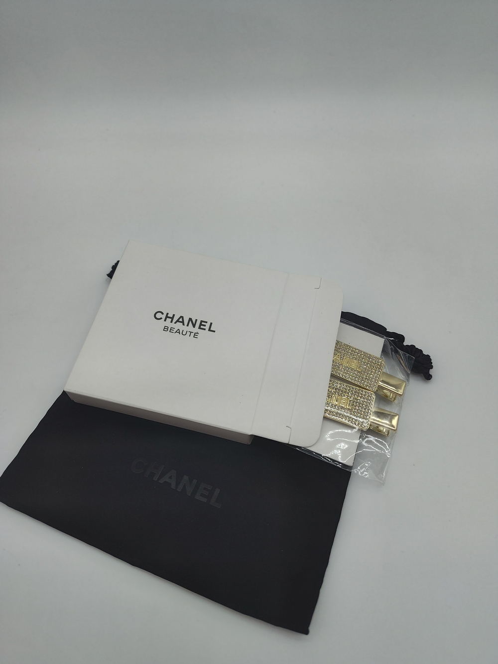 CHANEL Beauté Crystal Hair Clips Set Gold Tone VIP GWP 039.059 NIB + Dust Bag